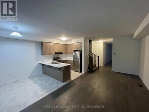 15 Peach St in Thorold, ON - Building Photo - Building Photo