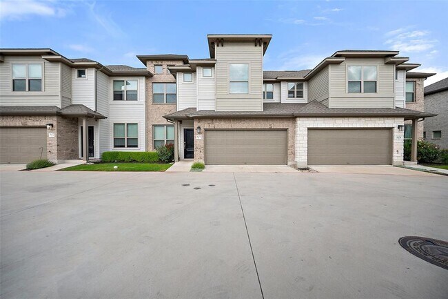 2500 Forest Creek Dr in Round Rock, TX - Building Photo - Building Photo