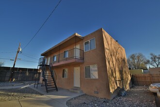 320 Vermont St NE in Albuquerque, NM - Building Photo - Building Photo