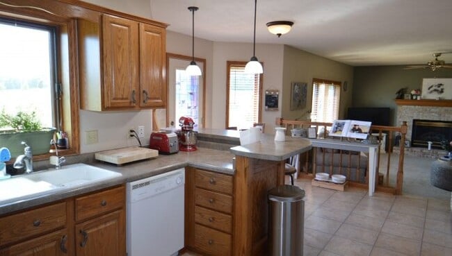 7475 Indigo Cir in Middleton, WI - Foto de edificio - Building Photo