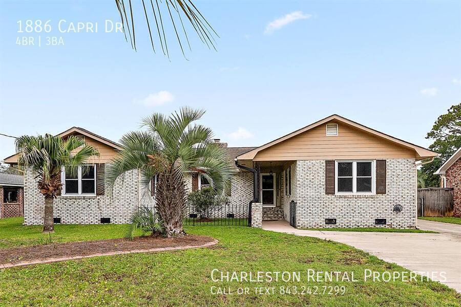 1886 Capri Dr in Charleston, SC - Building Photo
