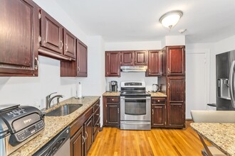 33 Westbourne Ter, Unit 3 in Brookline, MA - Building Photo - Building Photo