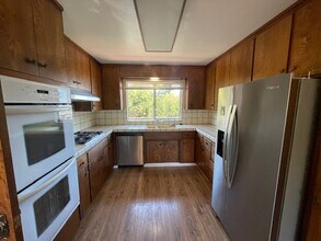 27 Whitman Ct in San Carlos, CA - Building Photo - Building Photo