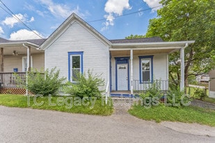 907 Floral Ave in Fairmont, WV - Building Photo