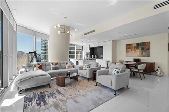 300 Biscayne Blvd Way in Miami, FL - Building Photo - Building Photo