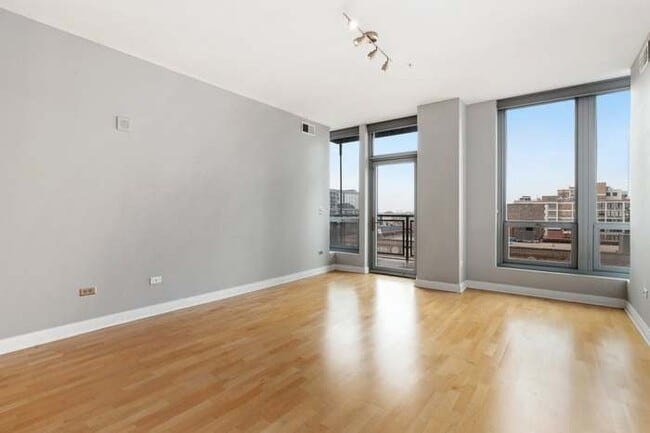 565 W Quincy St, Unit 1208 in Chicago, IL - Building Photo - Building Photo