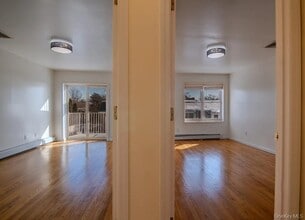 250-16 41st Rd in Queens, NY - Building Photo - Building Photo