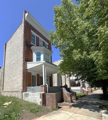property at 2402 Lakeview Ave