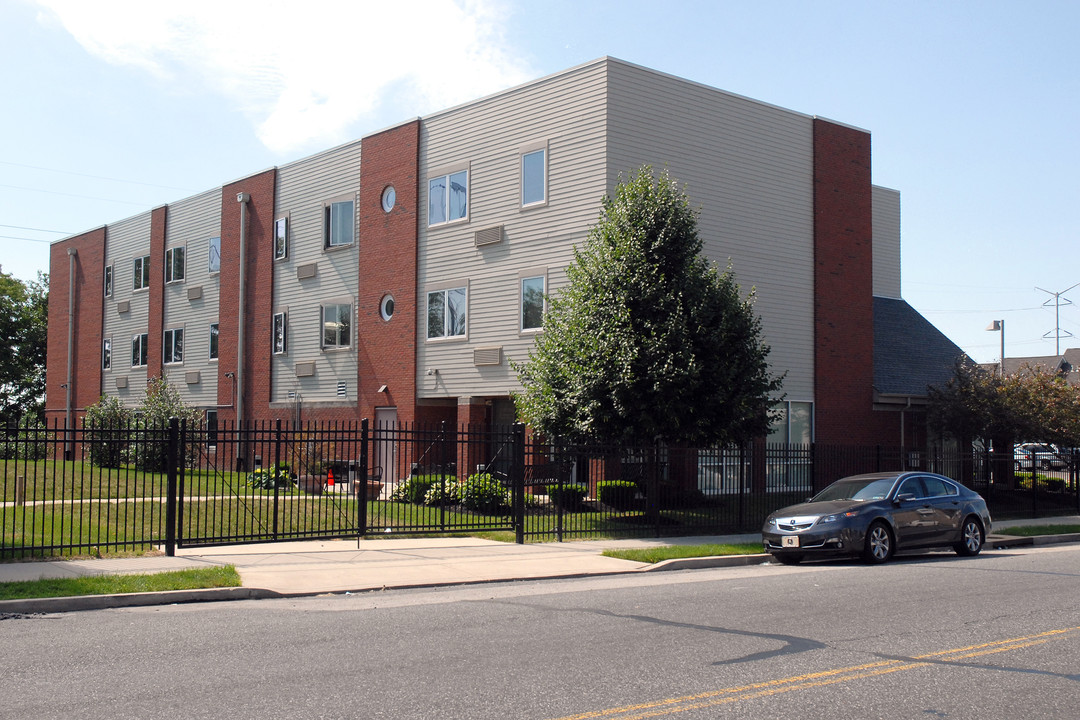 Inglis Apartments at Elmwood in Philadelphia, PA - Building Photo