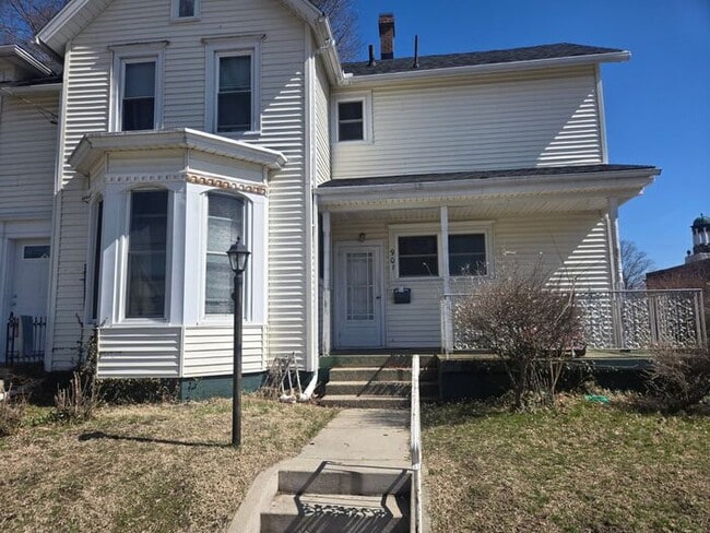 property at 901 E Washington St