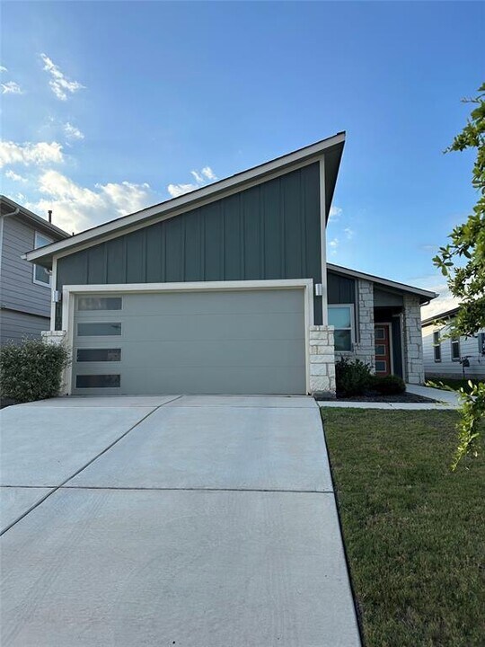 2100 Daleside Ln in Austin, TX - Building Photo