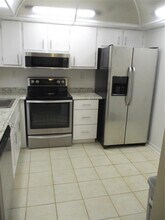 6751 N University Dr in Tamarac, FL - Foto de edificio - Building Photo