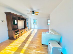 16 Bonheur Rd in Trumbull, CT - Building Photo - Building Photo