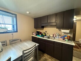 1521 S 33rd St in Milwaukee, WI - Building Photo