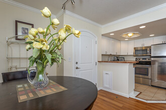 Village Retreat in Ridgecrest, CA - Foto de edificio - Interior Photo