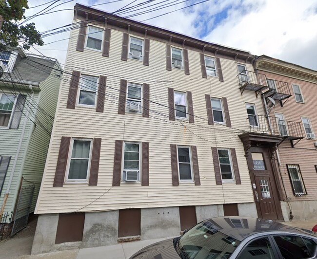 218 W 8th St, Unit 3 in Boston, MA - Building Photo - Building Photo