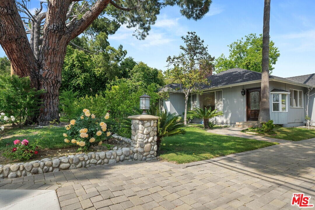 4818 La Canada Blvd in La Canada Flintridge, CA - Building Photo
