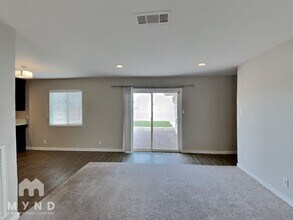 1013 James Lovell St in Las Vegas, NV - Foto de edificio - Building Photo