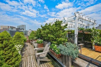 49 Grove St, Unit PH in Boston, MA - Building Photo - Building Photo