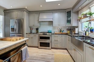 75 Moss Ln in Jericho, NY - Building Photo