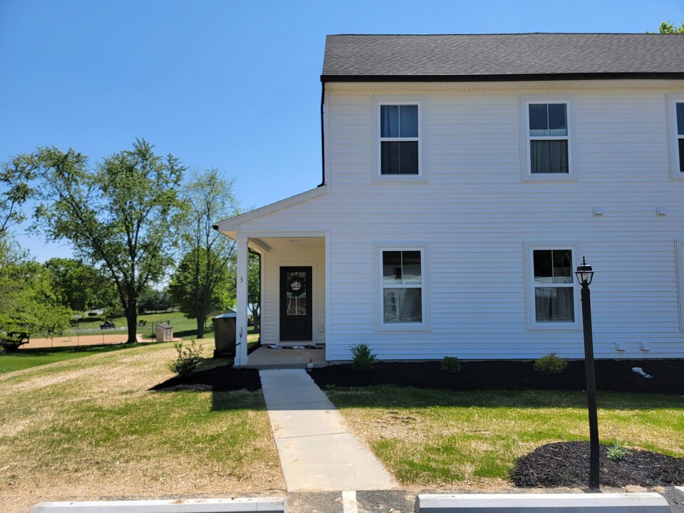 2058 Main St in Lititz, PA - Foto de edificio