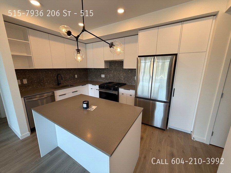 7936-7936 206 St in Langley, BC - Building Photo
