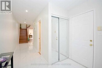 22 Berkindale Ct in Brampton, ON - Building Photo - Building Photo