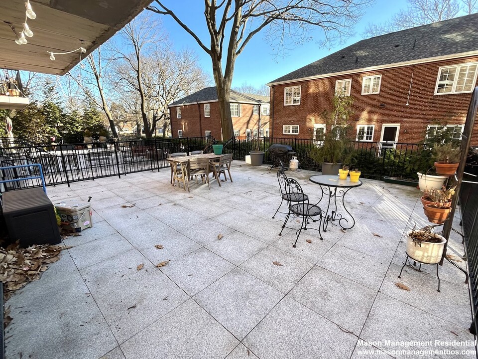 125 Pleasant St, Unit 105 in Brookline, MA - Building Photo