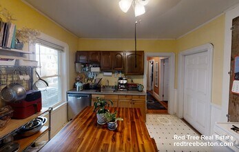 29 Victoria St, Unit 1 in Somerville, MA - Building Photo - Building Photo