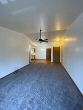 7483 Crosscreek Dr, Unit 7477-7491 in Temperance, MI - Building Photo - Building Photo
