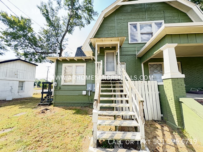 property at 1822.5 Maple St