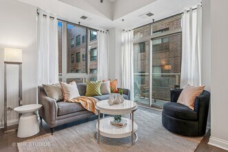 230 W Division St in Chicago, IL - Building Photo - Building Photo