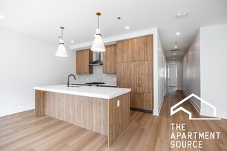 1620 W Grand Ave, Unit 2W in Chicago, IL - Foto de edificio - Building Photo