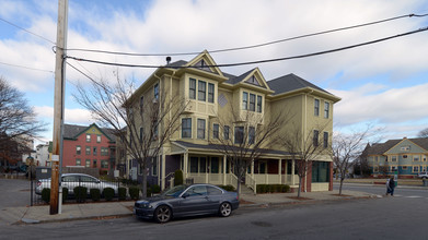 Adelaide in Providence, RI - Foto de edificio - Building Photo