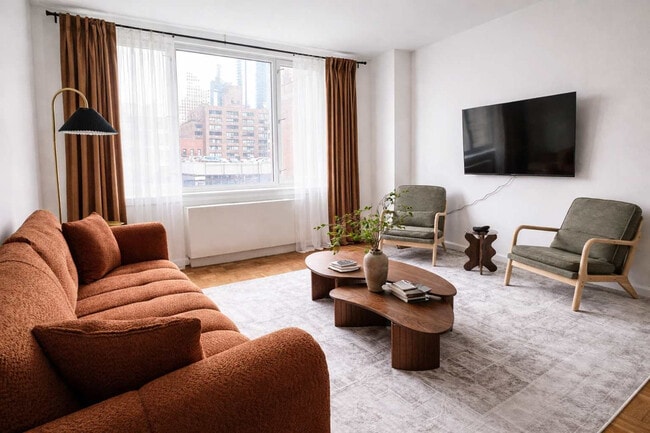 350 W 43rd St in New York, NY - Foto de edificio - Building Photo