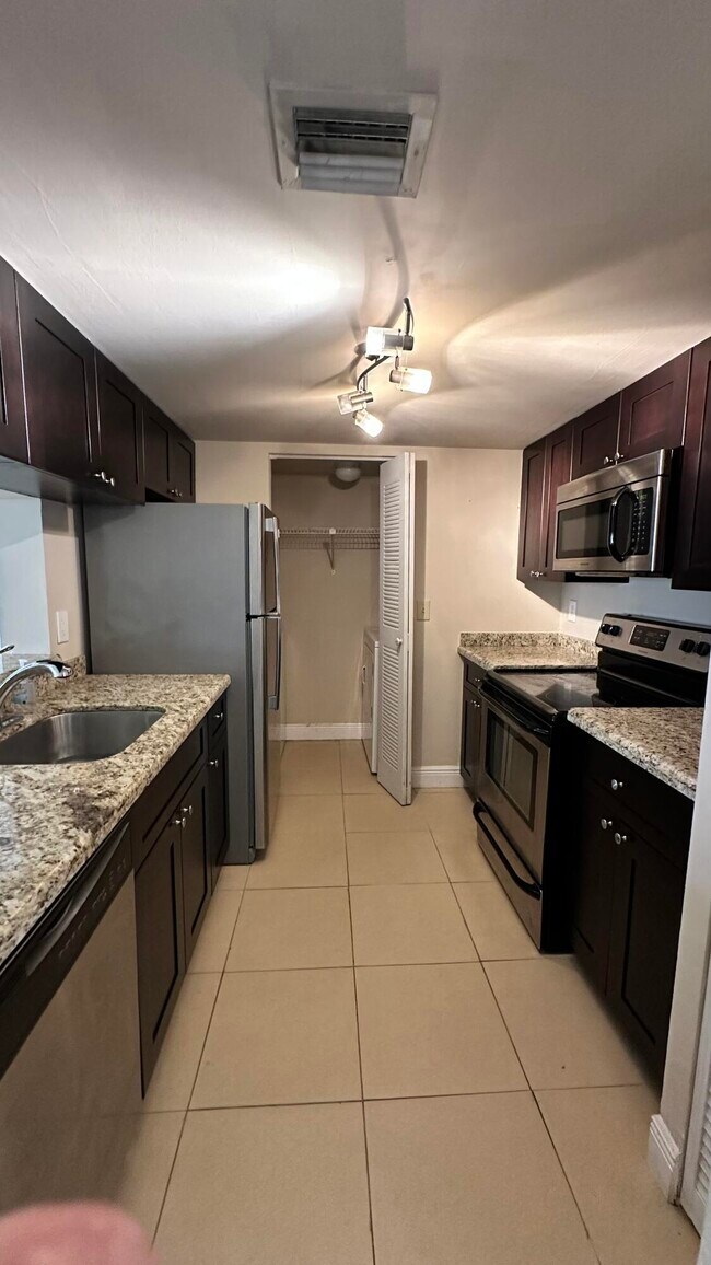 9901 Westview Dr-Unit -324 in Coral Springs, FL - Building Photo - Building Photo