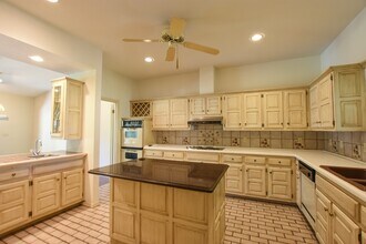 2501 Birkdale Ln in Kerrville, TX - Building Photo - Building Photo
