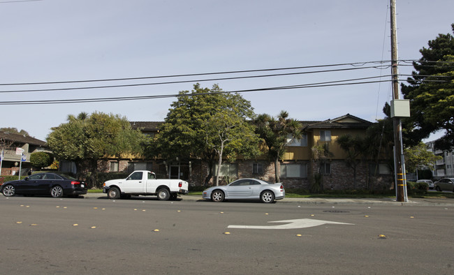 2137 Otis Dr in Alameda, CA - Foto de edificio - Building Photo