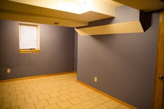 1305 E Hennepin Ave in Minneapolis, MN - Building Photo - Building Photo