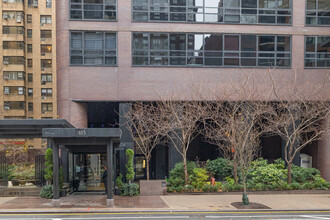 Saint James' Tower in New York, NY - Foto de edificio - Building Photo