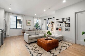 148 W 9th St, Unit PH7 in Boston, MA - Building Photo - Building Photo
