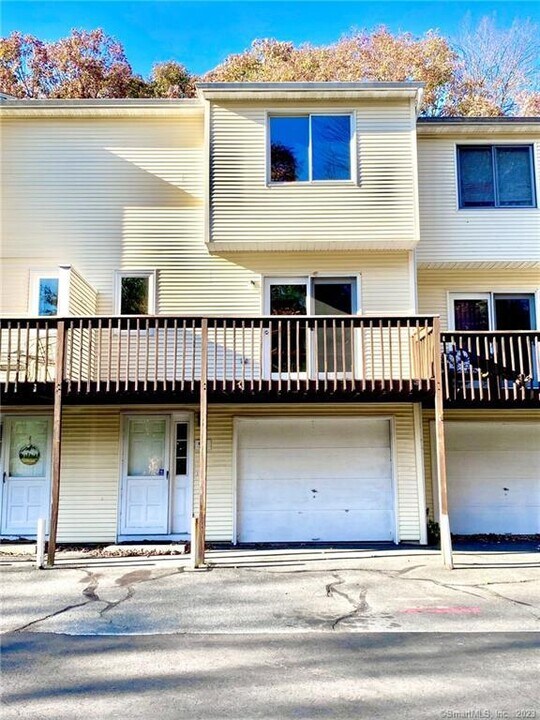 410 Emmett St in Bristol, CT - Building Photo