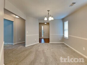 121 Pristine Dr in Locust Grove, GA - Foto de edificio - Building Photo