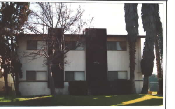 9425 Pradera Ave in Montclair, CA - Foto de edificio