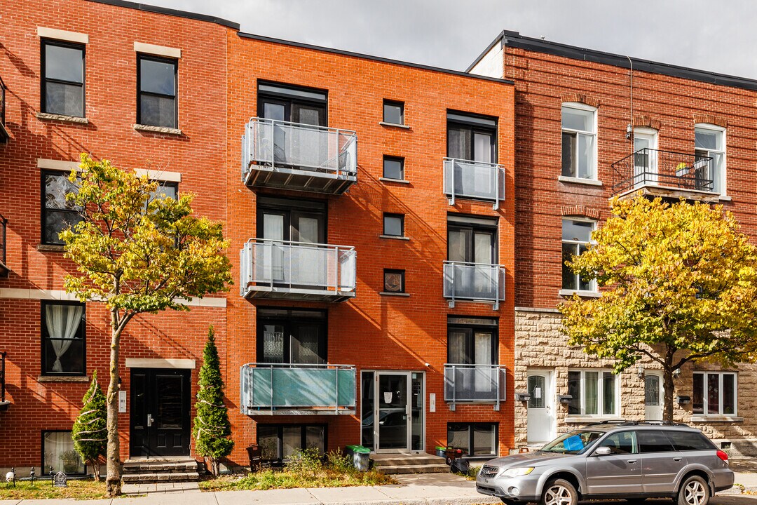 5675 Hadley Rue in Montréal, QC - Building Photo