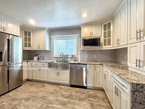 8210 Mara Vista Ct in Orlando, FL - Building Photo - Building Photo