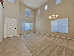 627 Blue Snow River Ct in Henderson, NV - Building Photo - Building Photo