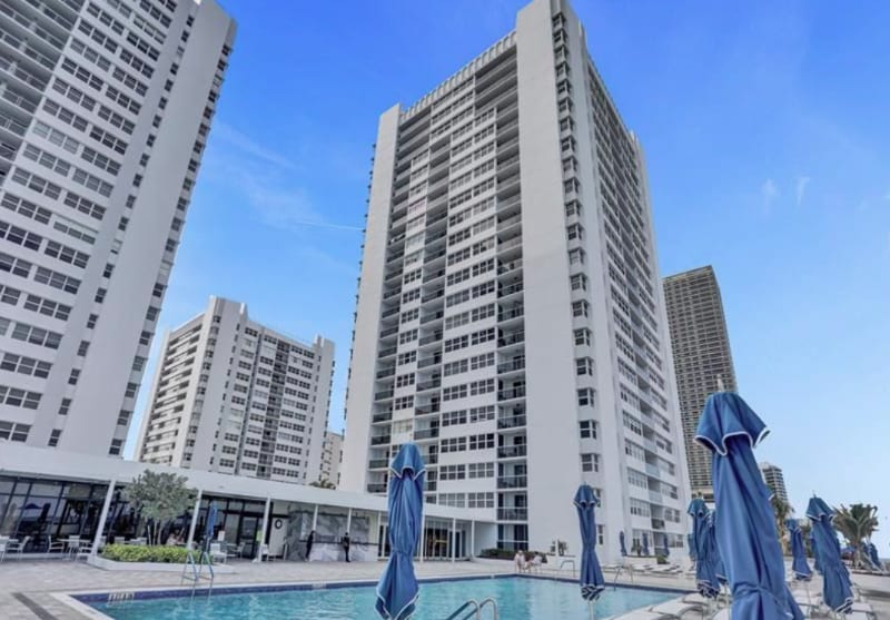 1880 S Ocean Dr in Hallandale Beach, FL - Building Photo