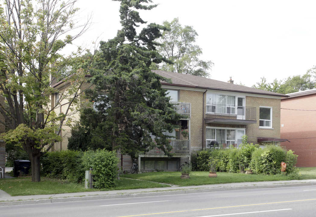437 Lawrence Ave W in Toronto, ON - Building Photo