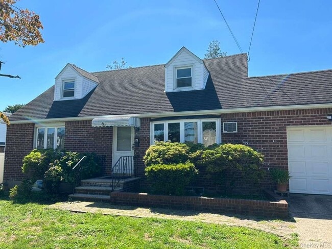 63 I U Willets Rd in Albertson, NY - Building Photo - Building Photo